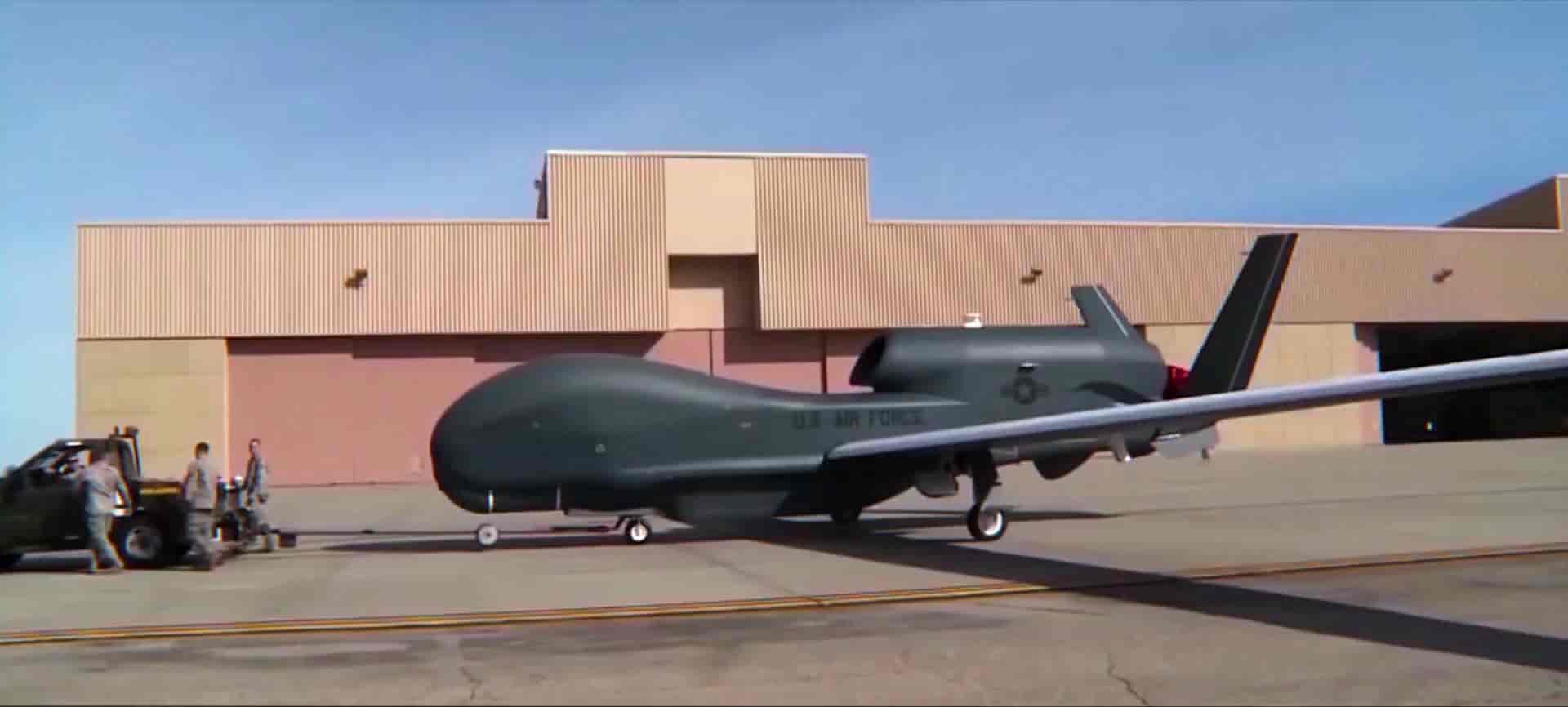 تصویر یک پهپاد آمریکایی در حال خروج از آشیانه